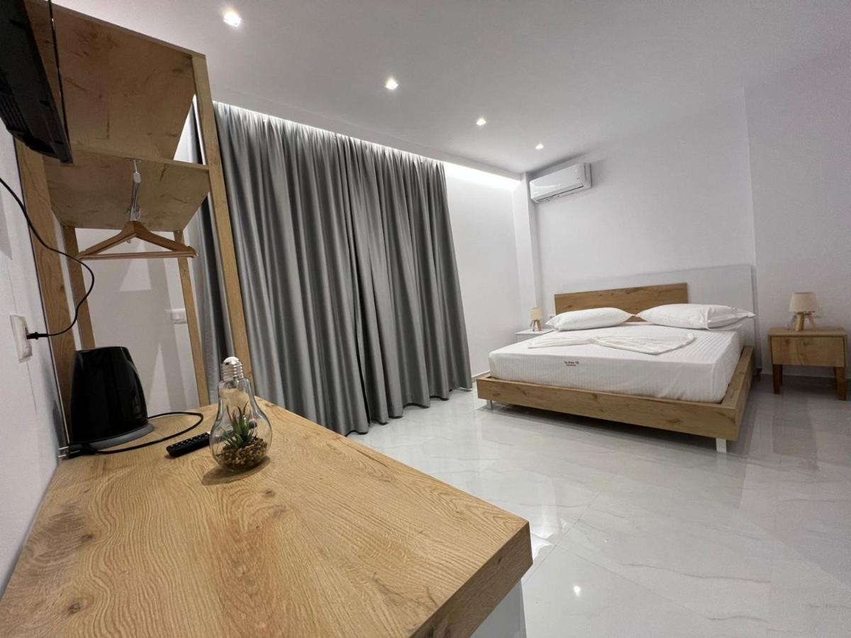 Sea Breeze Villa Sarandë Esterno foto