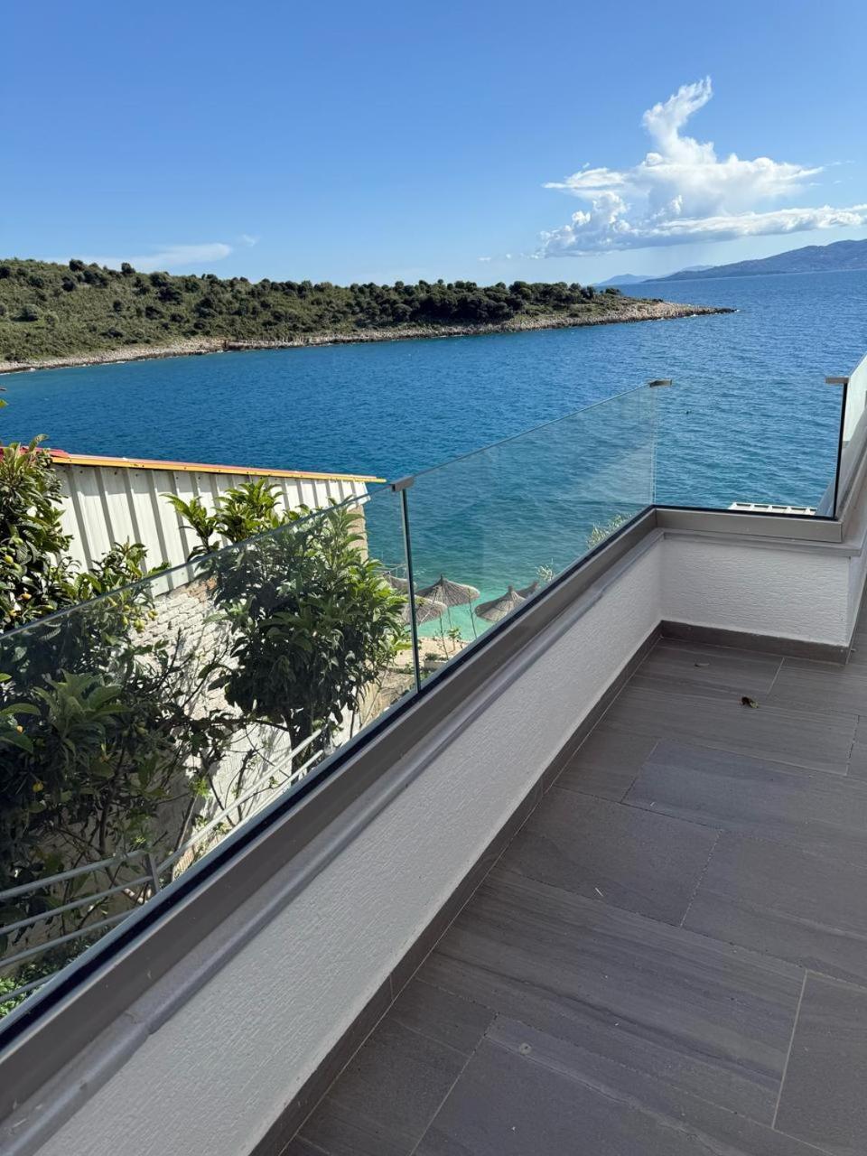 Sea Breeze Villa Sarandë Esterno foto