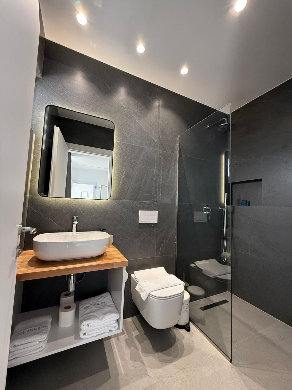 Sea Breeze Villa Sarandë Esterno foto